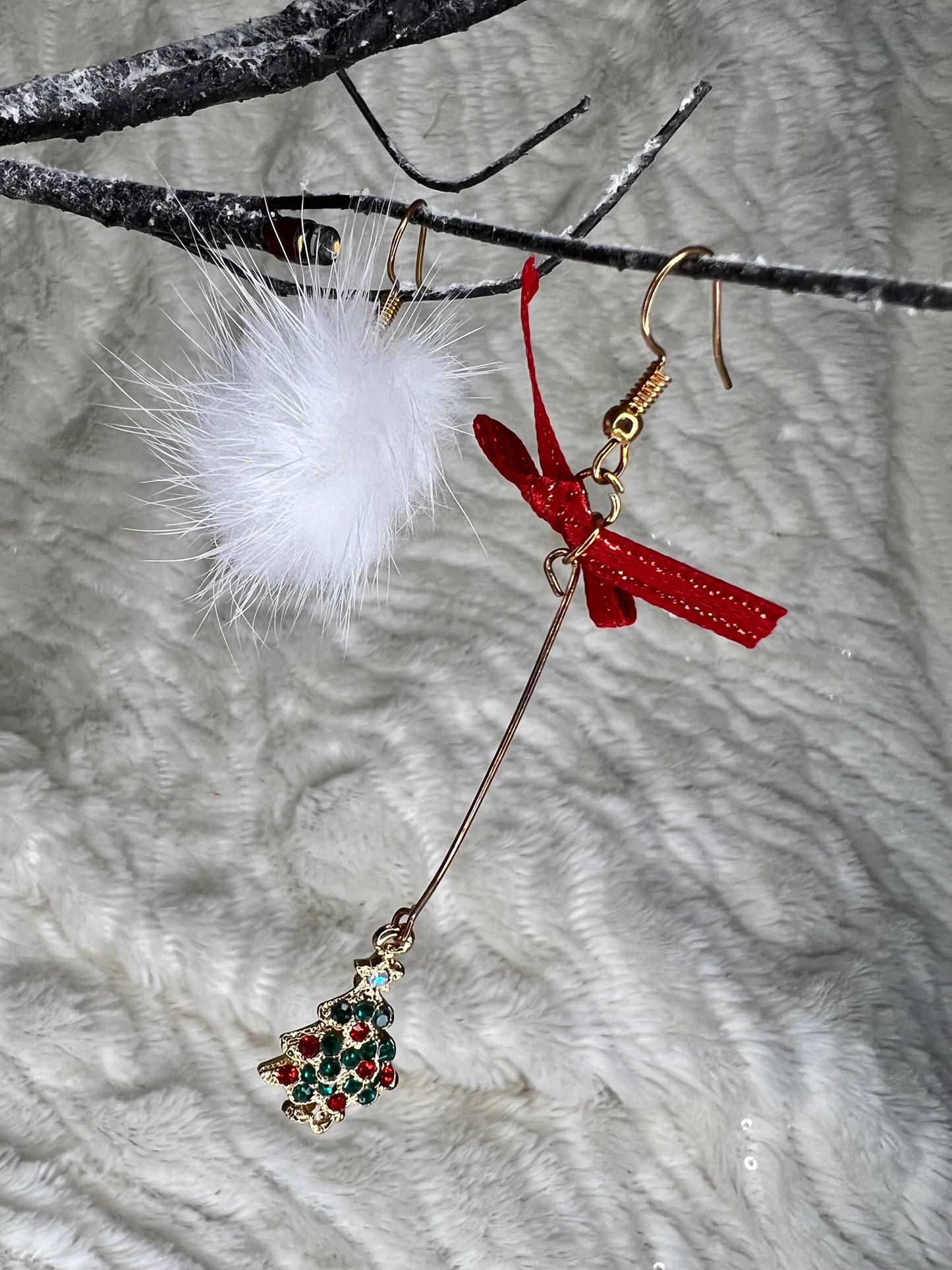 Mismatched Christmas Earrings – Pom Pom & Tree Design